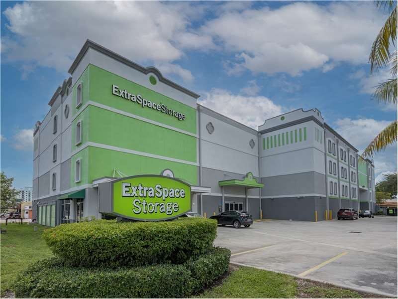 Extra Space Storage facility on 430 N Dixie Hwy - Hollywood, FL