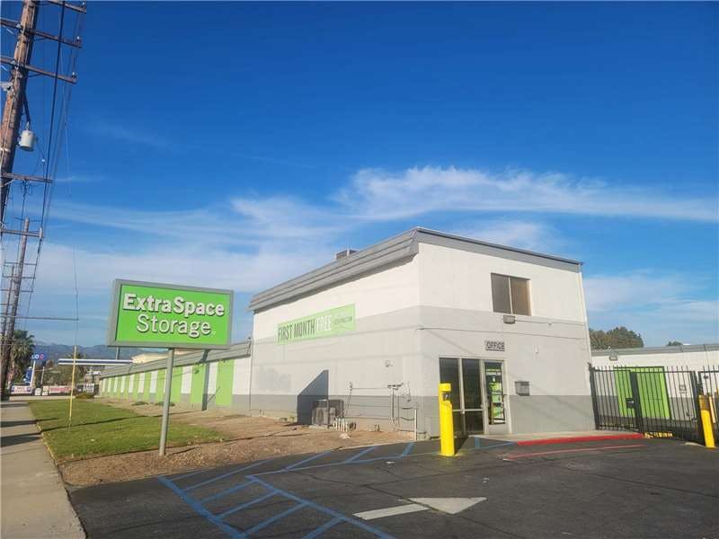 Extra Space Storage facility on 318 N Vincent Ave - Covina, CA