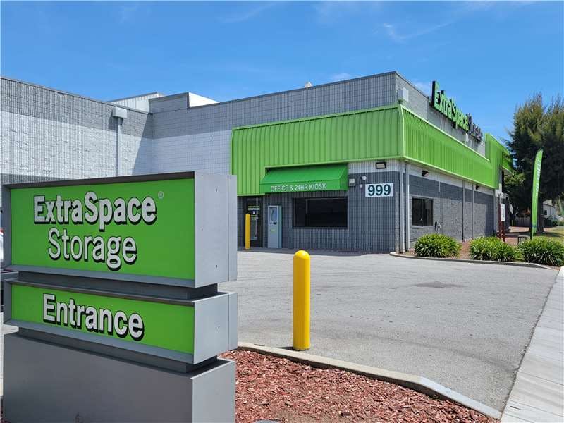 Extra Space Storage facility on 999 E Bayshore Rd - East Palo Alto, CA