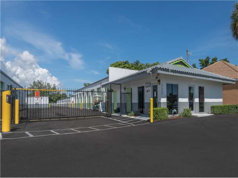 Extra Space Storage facility on 3455 Forest Hill Blvd - West Palm Beach, FL