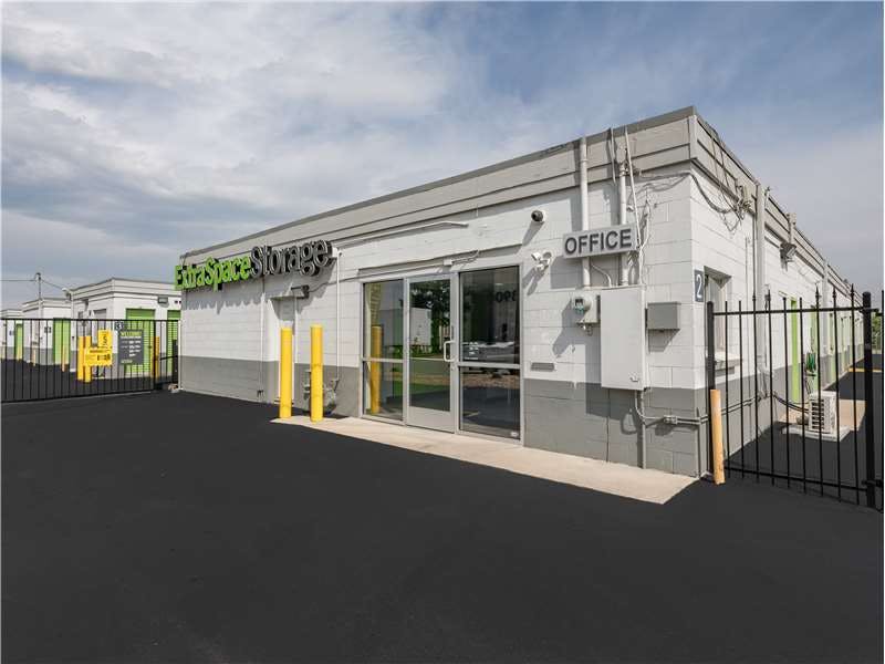 Extra Space Storage facility on 11855 E 40th Ave - Denver, CO