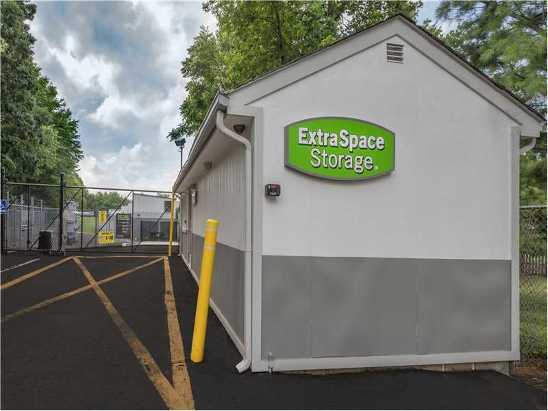 Extra Space Storage facility on 725 US-1 - Iselin, NJ