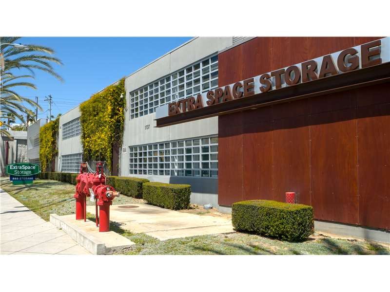 Extra Space Storage facility on 1707 Cloverfield Blvd - Santa Monica, CA