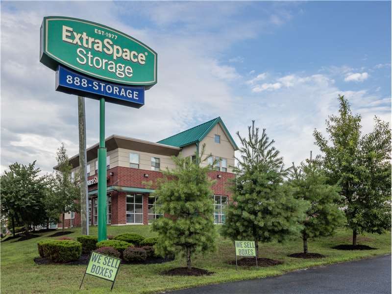 Extra Space Storage facility on 121 Mountain Rd - Pasadena, MD