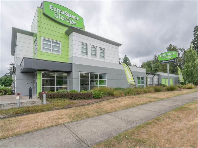 Extra Space Storage facility on 16705 SW Pacific Hwy - Tigard, OR
