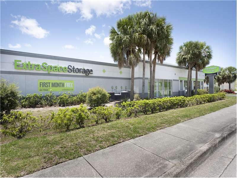 Extra Space Storage facility on 9321 Cypress Lake Dr - Fort Myers, FL