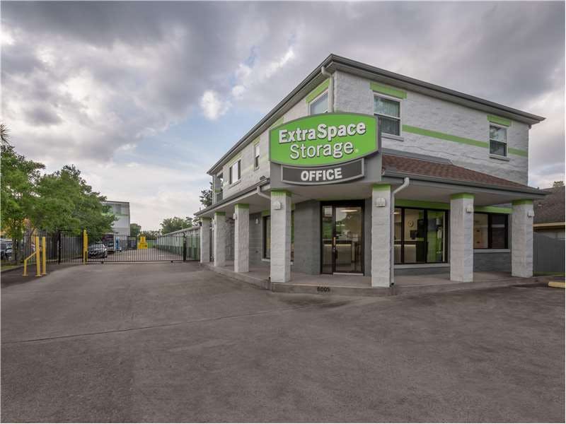 Extra Space Storage facility on 6005 Airline Dr - Metairie, LA