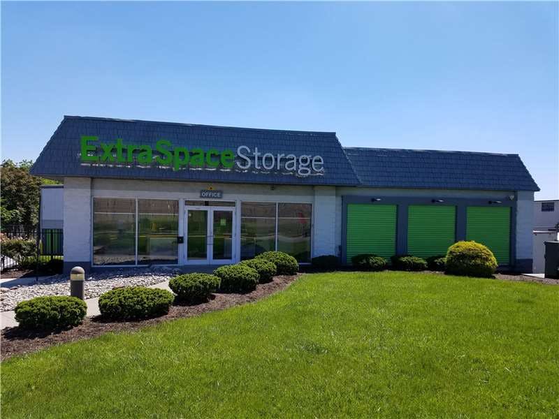 Extra Space Storage facility on 1420 Rahway Ave - Avenel, NJ