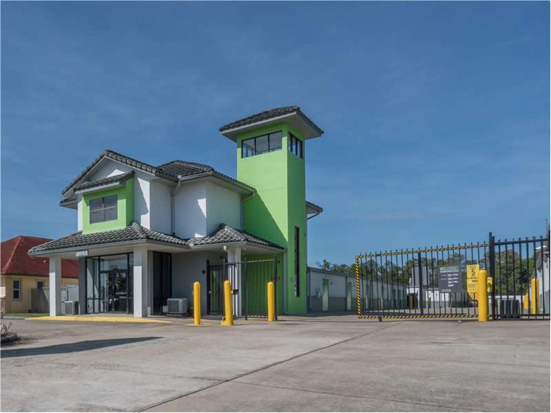 Extra Space Storage facility on 5603 Metrowest Blvd - Orlando, FL