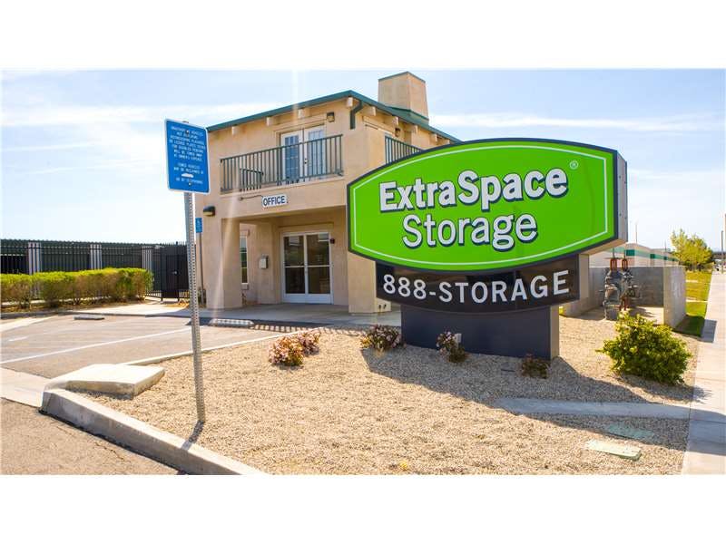 Extra Space Storage facility on 1722 W Ave J8 - Lancaster, CA