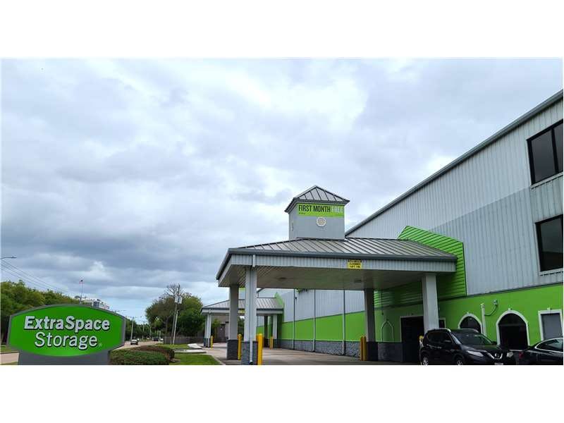 Extra Space Storage facility on 15800 Space Center Blvd - Houston, TX