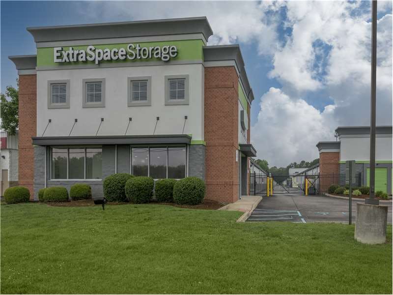 Extra Space Storage facility on 1545 General Booth Blvd - Virginia Beach, VA