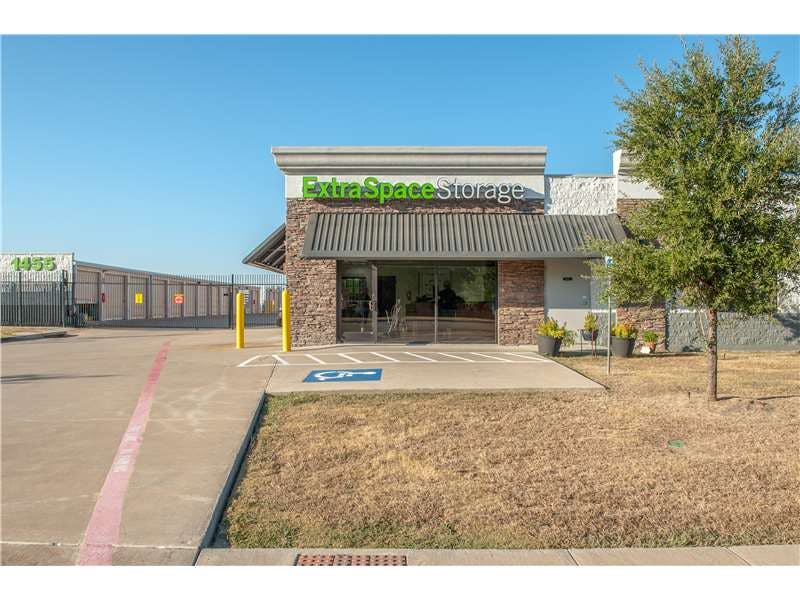 Extra Space Storage facility on 1455 Hwy 66 - Garland, TX