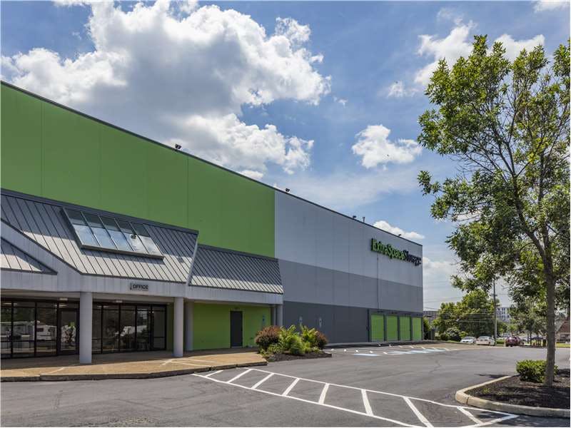 Extra Space Storage facility on 1001 Church Rd - Cherry Hill, NJ