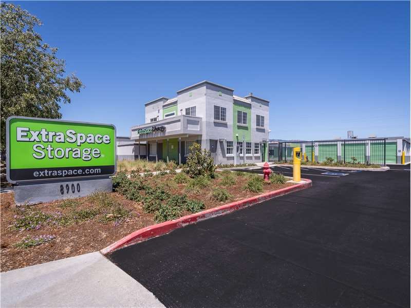 Extra Space Storage facility on 8900 Murray Ave - Gilroy, CA