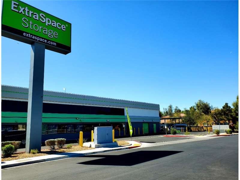 Extra Space Storage facility on 2025 N Rancho Dr - Las Vegas, NV