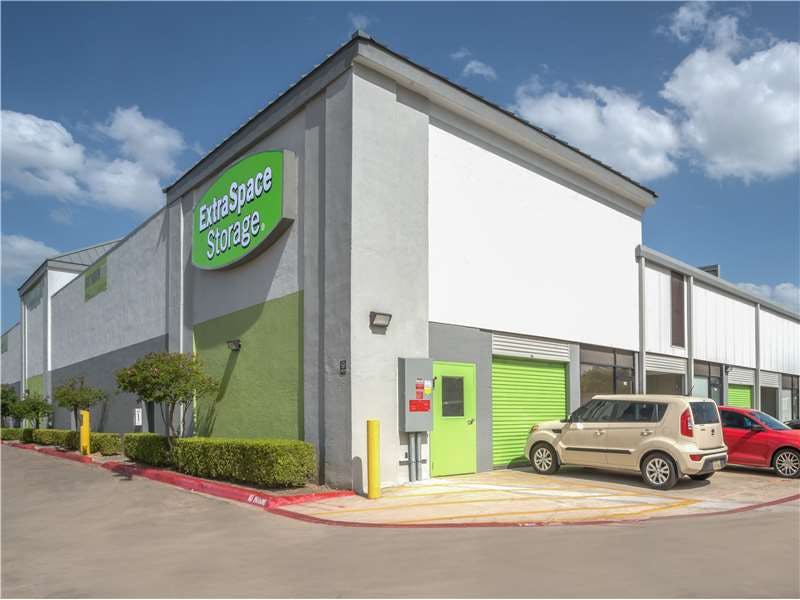 Extra Space Storage facility on 202 N Loop 1604 W - San Antonio, TX