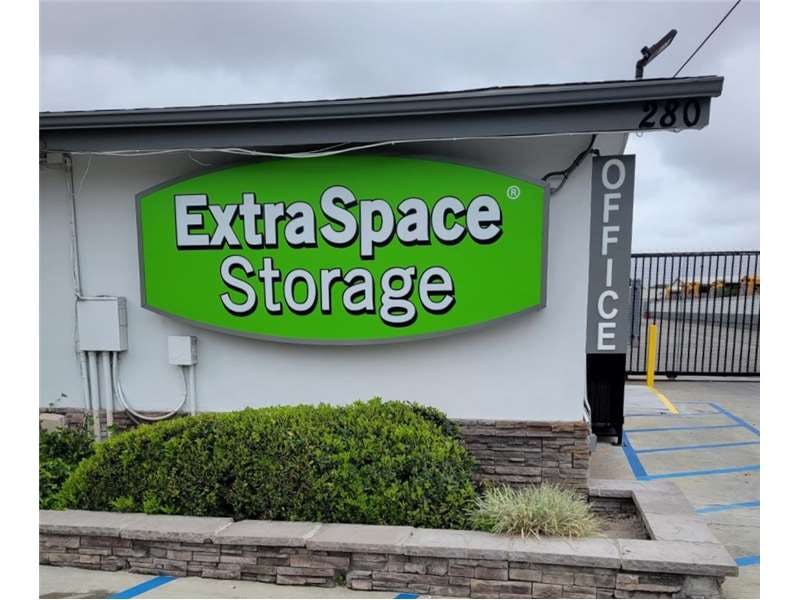 Extra Space Storage facility on 280 N Sullivan St - Santa Ana, CA