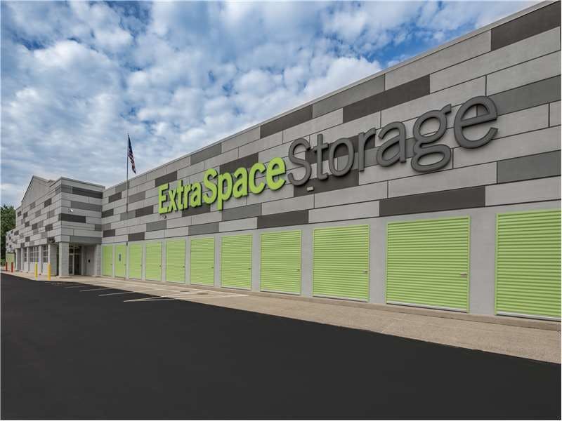 Extra Space Storage facility on 643 Farmington Ave - New Britain, CT