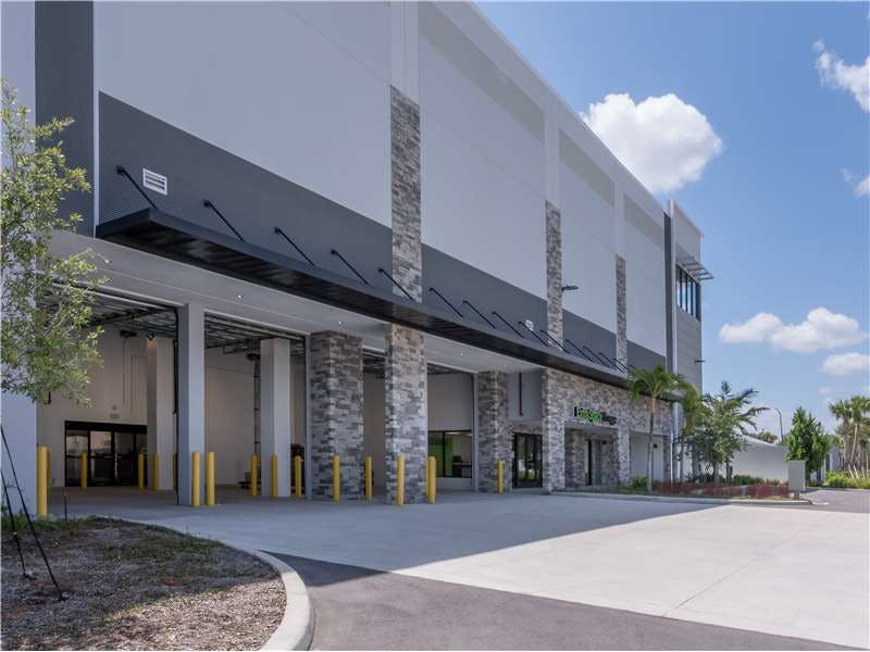 Extra Space Storage facility on 4191 W Hillsboro Blvd - Coconut Creek, FL