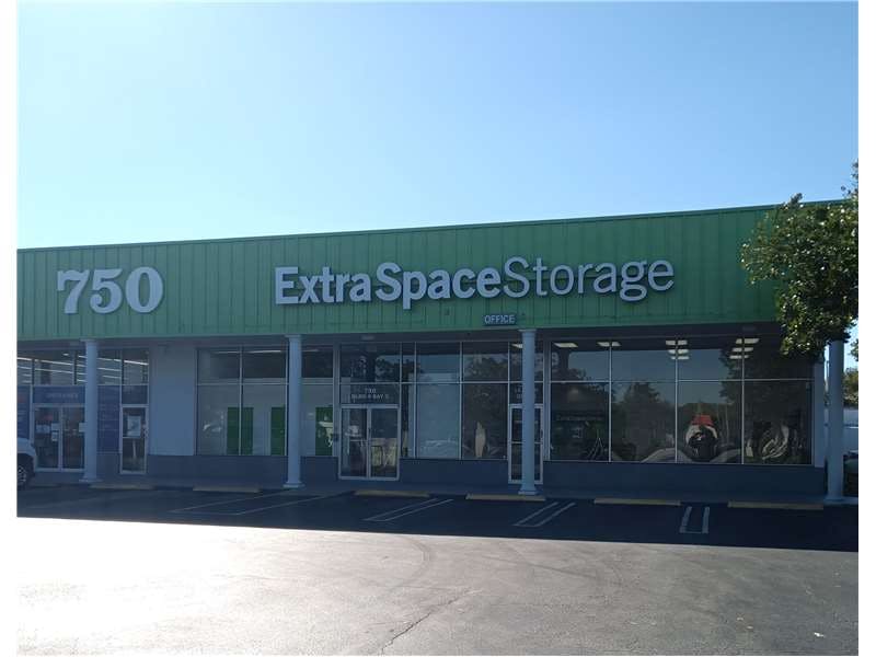 Extra Space Storage facility on 750 E Sample Rd - Pompano Beach, FL