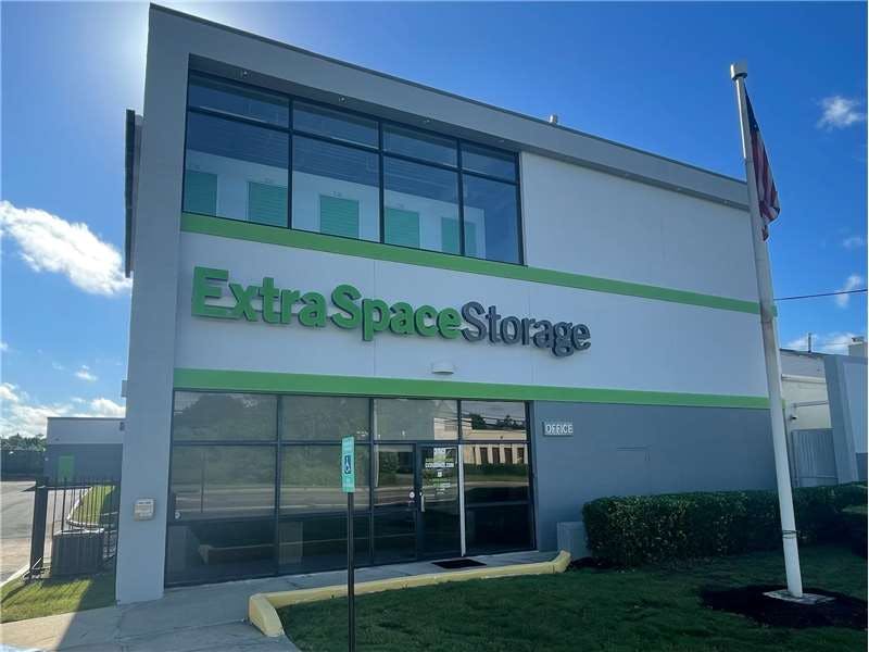 Extra Space Storage facility on 380 Oakwood Rd - Huntington Station, NY