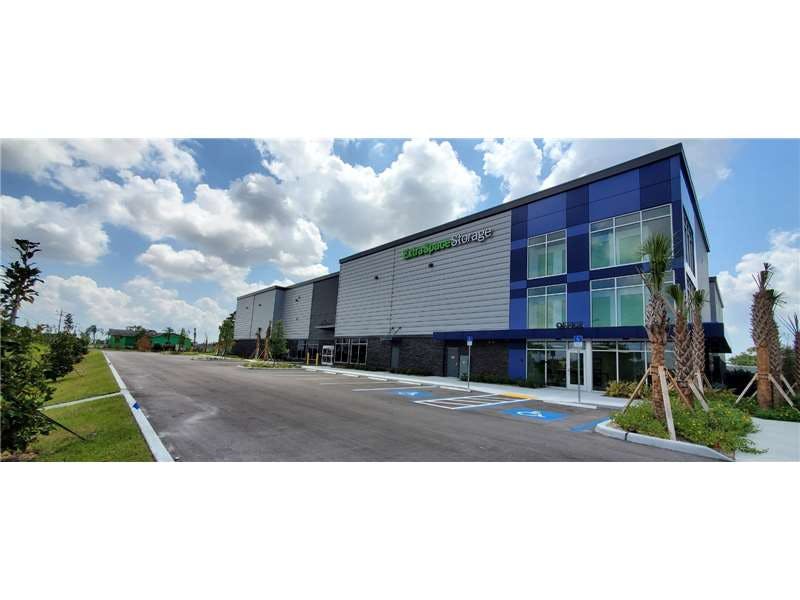 Extra Space Storage facility on 2710 Skyline Blvd - Cape Coral, FL