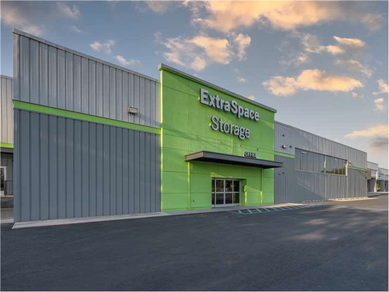 Extra Space Storage facility on 7615 N Division St - Spokane, WA