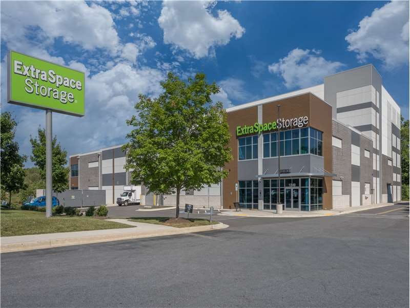 Extra Space Storage facility on 1249 W Montgomery Ave - Rockville, MD