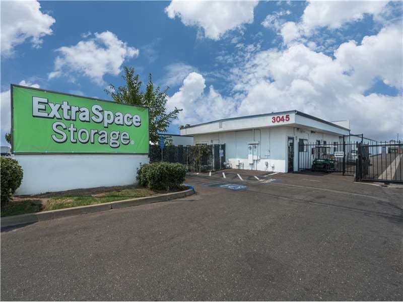 Extra Space Storage facility on 3045 Elkhorn Blvd - North Highlands, CA