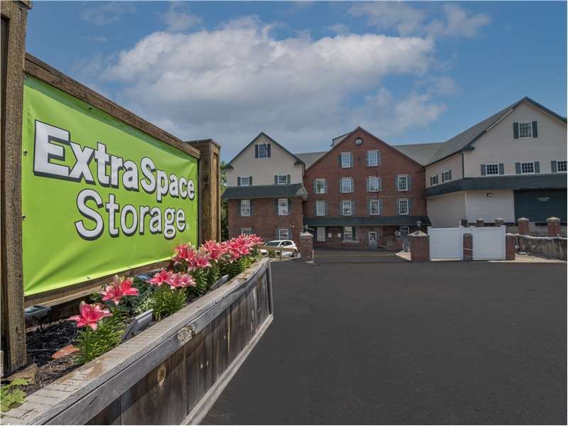 Extra Space Storage facility on 222 Central St - Saugus, MA