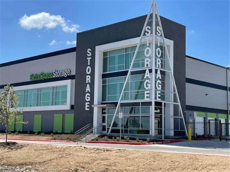 Extra Space Storage facility on 8114 City Base Lndg - San Antonio, TX
