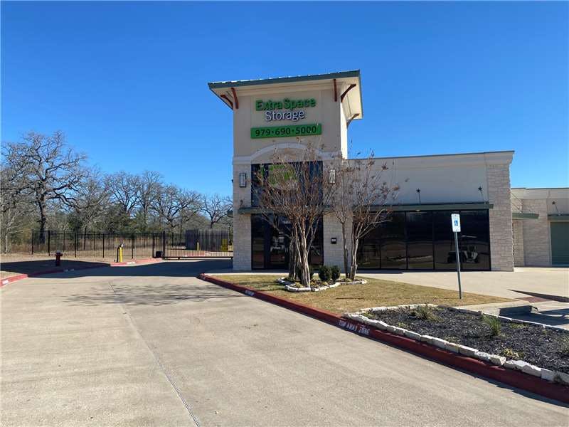 Extra Space Storage facility on 17333 State Hwy 6 S - College Station, TX