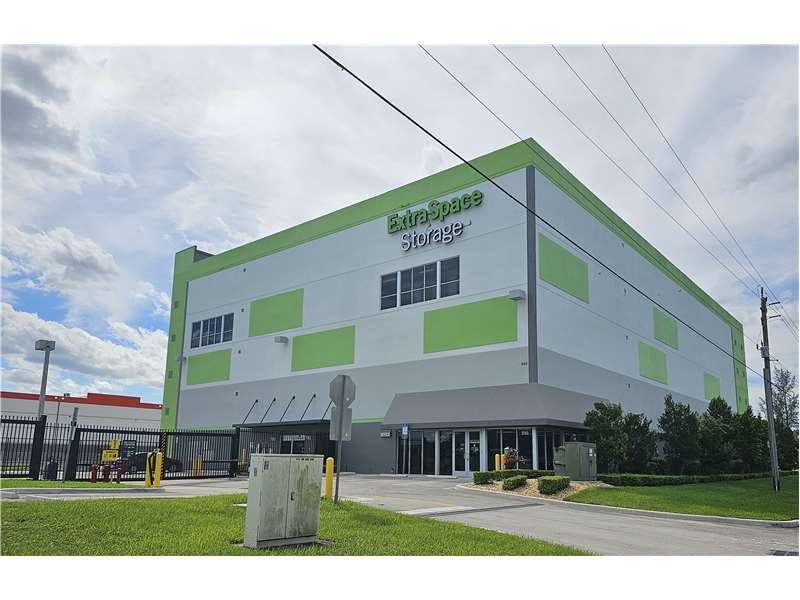 Extra Space Storage facility on 590 NW 137th Ave - Miami, FL