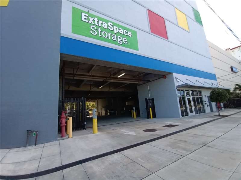 Extra Space Storage facility on 2434 SW 28th Ln - Miami, FL