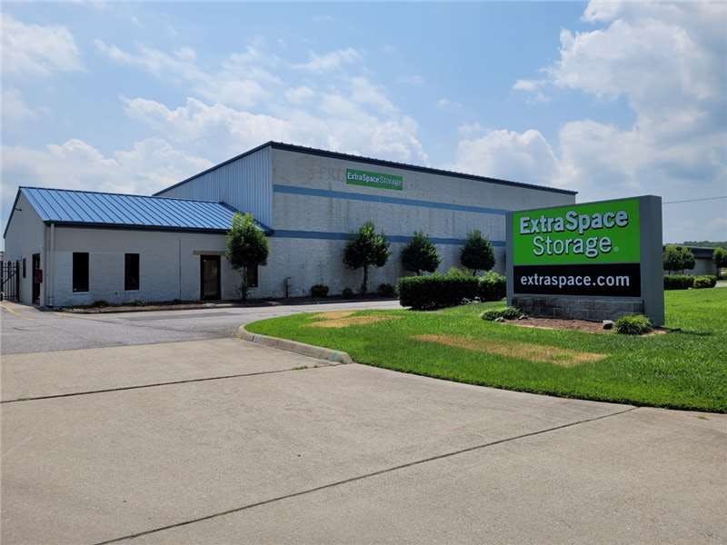 Extra Space Storage facility on 1533 Harpers Rd - Virginia Beach, VA