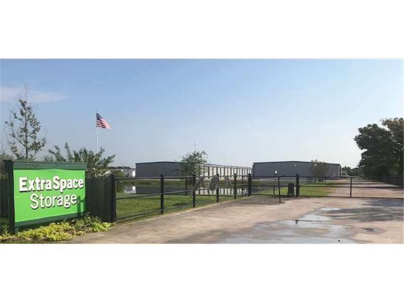Extra Space Storage facility on 17717 County Road 127 - Pearland, TX