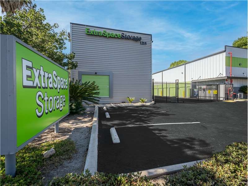 Extra Space Storage facility on 1215 E Airport Dr - Ontario, CA