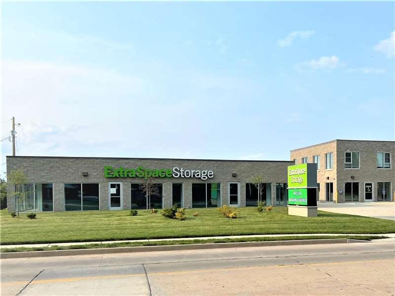 Extra Space Storage facility on 25 Longacre Dr - Fairview Heights, IL