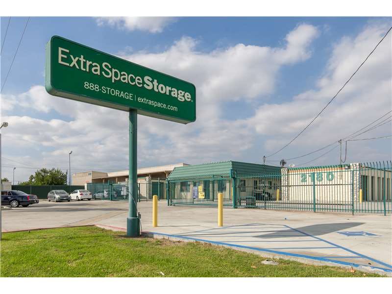 Extra Space Storage facility on 2180 W Highland Ave - San Bernardino, CA