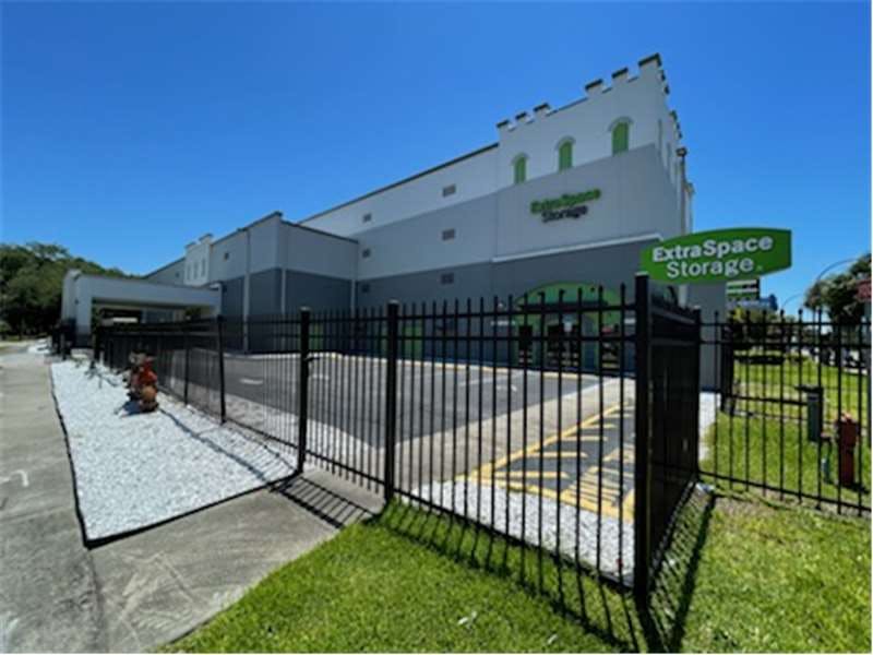 Extra Space Storage facility on 3501 S Orange Blossom Trail - Orlando, FL