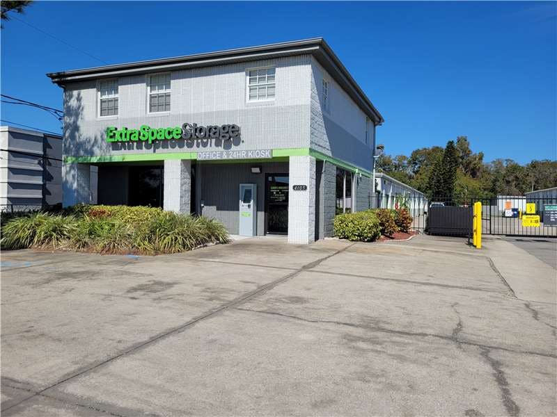 Extra Space Storage facility on 4105 W Hillsborough Ave - Tampa, FL