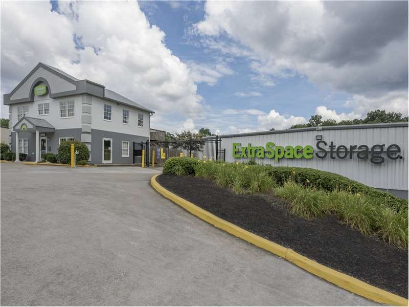 Extra Space Storage facility on 3600 Wade Hampton Blvd - Taylors, SC