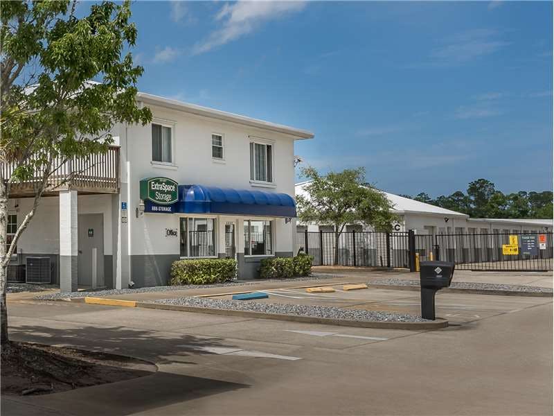 Extra Space Storage facility on 4860 Palm Coast Pkwy NW - Palm Coast, FL