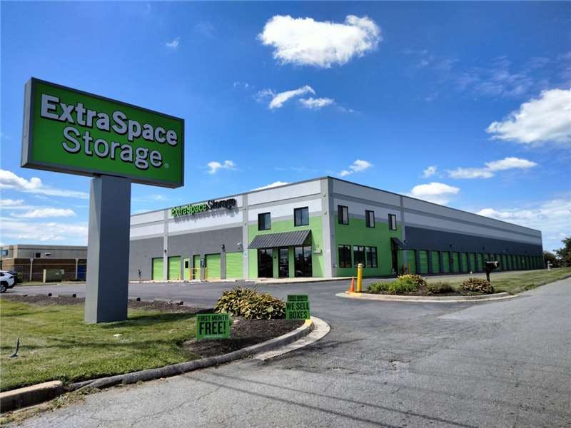 Extra Space Storage facility on 18830 Woodfield Rd - Gaithersburg, MD