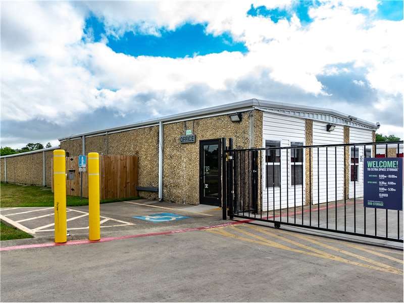Extra Space Storage facility on 816 Frame St - Denton, TX