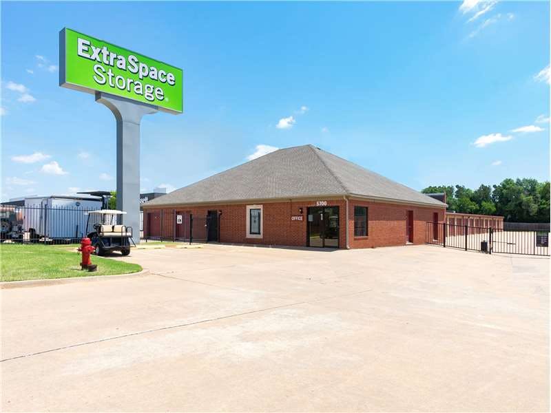 Extra Space Storage facility on 5700 N Classen Blvd - Oklahoma City, OK