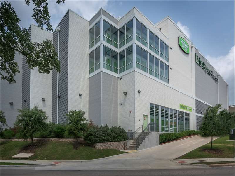 Extra Space Storage facility on 7701 Banner Dr - Dallas, TX