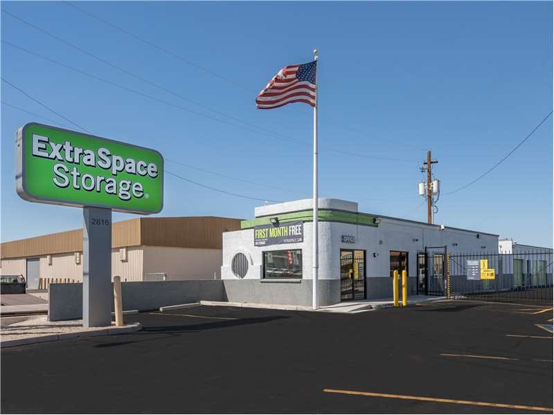 Extra Space Storage facility on 2816 W Thomas Road - Phoenix, AZ