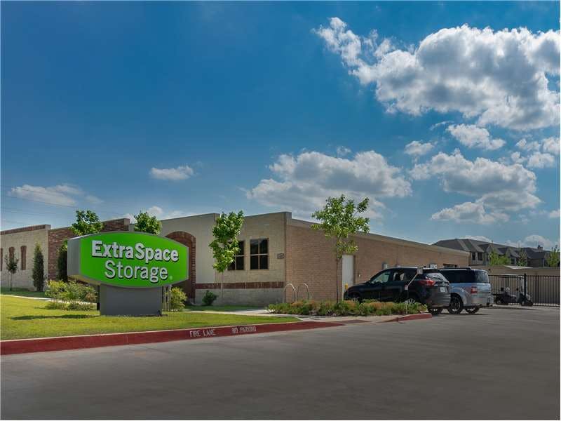 Extra Space Storage facility on 1401 N Coltrane Rd - Edmond, OK